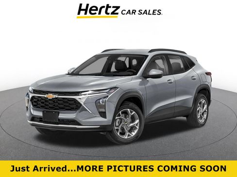 Used 2025 Chevrolet Trax LT FWD image 1