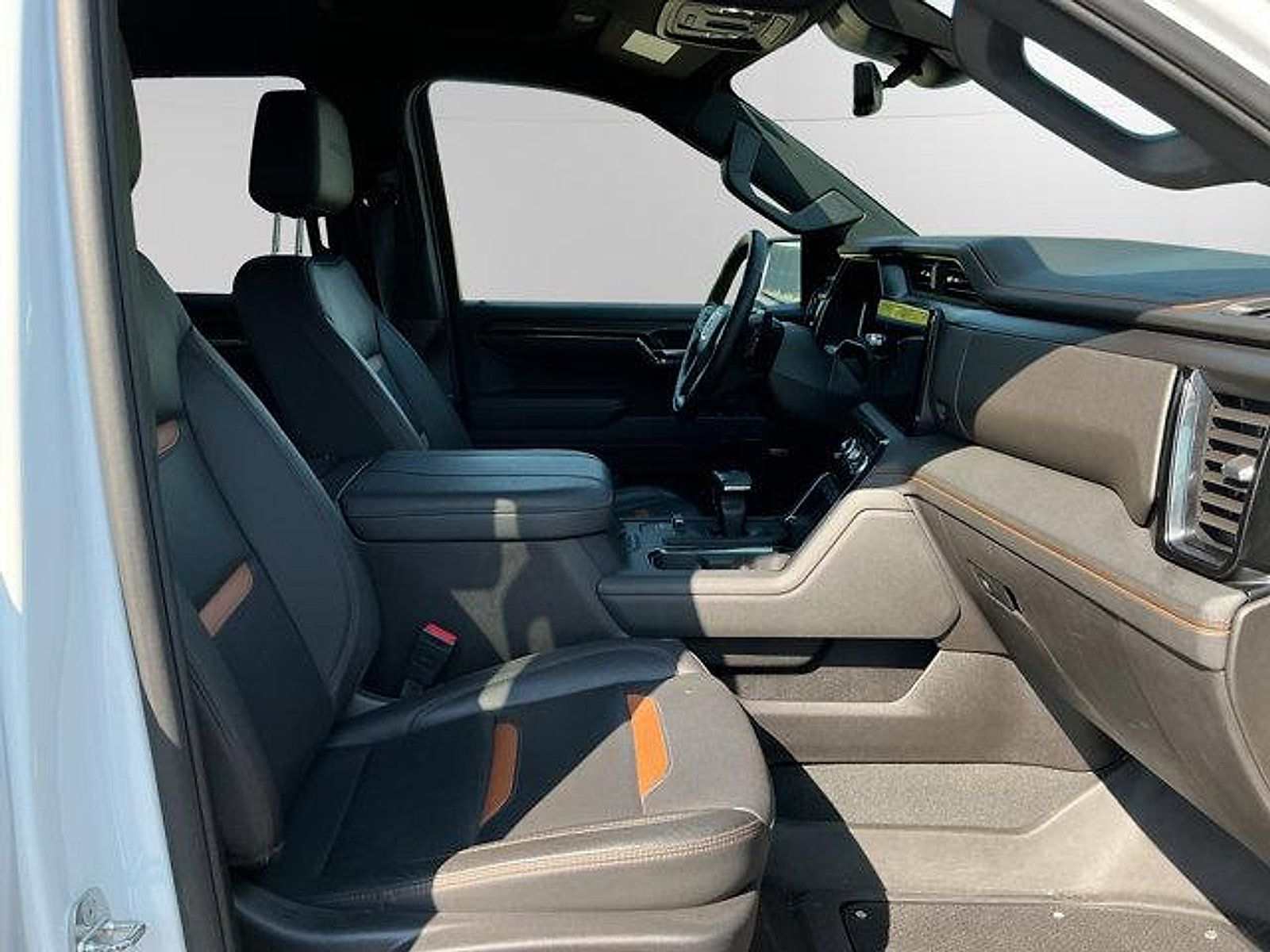 Used 2024 GMC Sierra 1500 AT4 w/ Technology Package AWD/4WD image 15