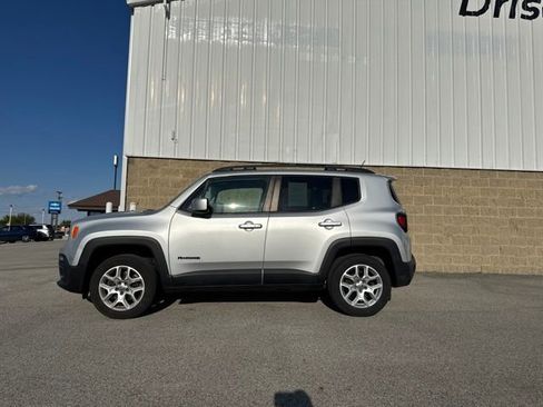Used 2015 Jeep Renegade Latitude w/ Cold Weather Group AWD/4WD image 8