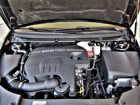 Used 2009 Chevrolet Malibu LTZ w/ Rear Power Package FWD image 3