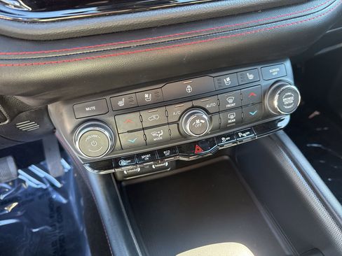 Used 2024 Dodge Durango GT image 21