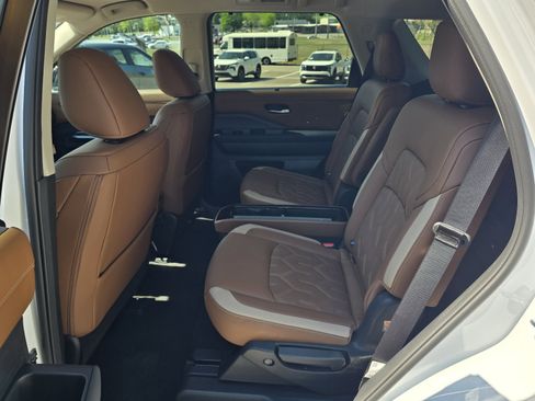 New 2026 Nissan Pathfinder Platinum AWD/4WD image 11