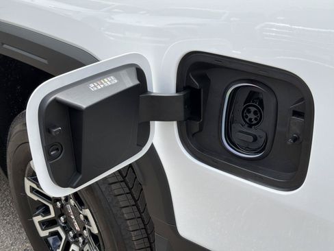 Used 2026 GMC Sierra EV Elevation AWD/4WD image 28