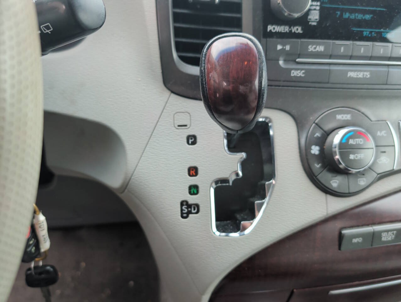 Used 2011 Toyota Sienna XLE w/ Entertainment Pkg FWD image 35