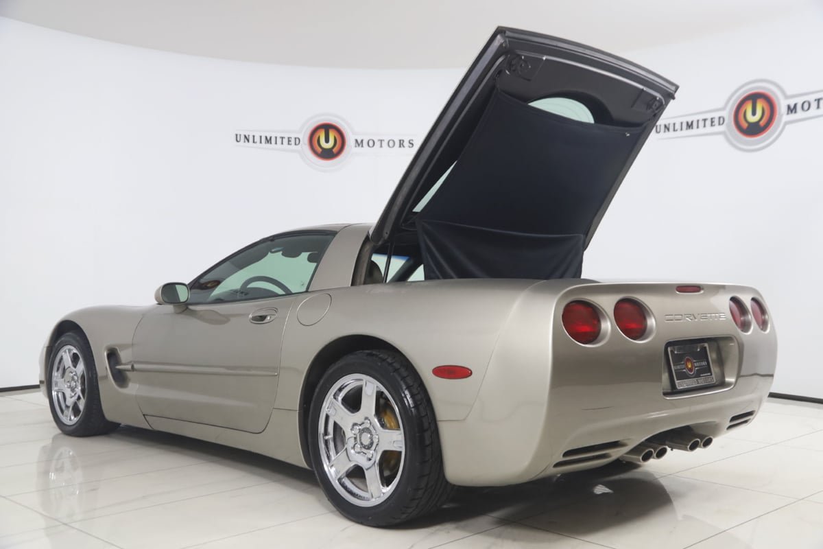 Used 1998 Chevrolet Corvette Coupe w/ Performance Handling Pkg RWD image 33