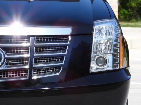 Used 2013 Cadillac Escalade Luxury RWD image 31
