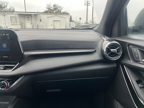 Used 2025 Chevrolet Equinox LT AWD/4WD image 35
