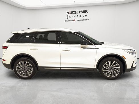 Used 2024 Lincoln Corsair Reserve FWD image 2