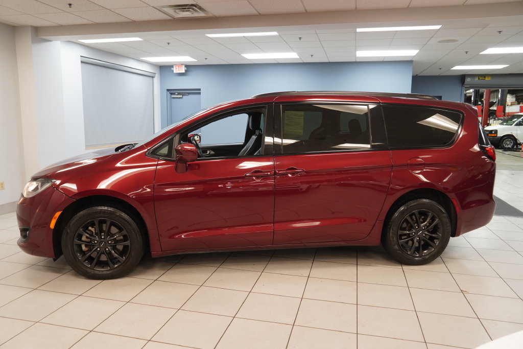 Used 2020 Chrysler Pacifica Touring-L AWD/4WD image 2