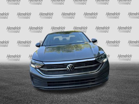Used 2024 Volkswagen Jetta SE w/ Panoramic Sunroof Package image 3