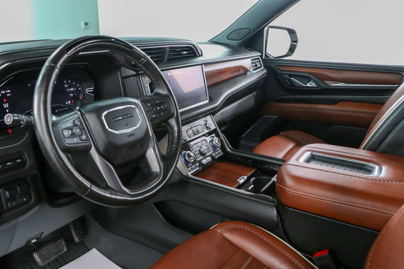 Used 2023 GMC Yukon Denali Ultimate AWD/4WD image 27