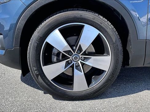 Used 2021 Volvo XC40 T5 Momentum w/ Premium Package image 7