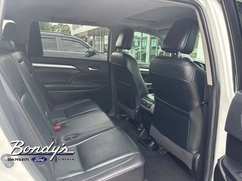 Used 2019 Toyota Highlander XLE FWD image 5