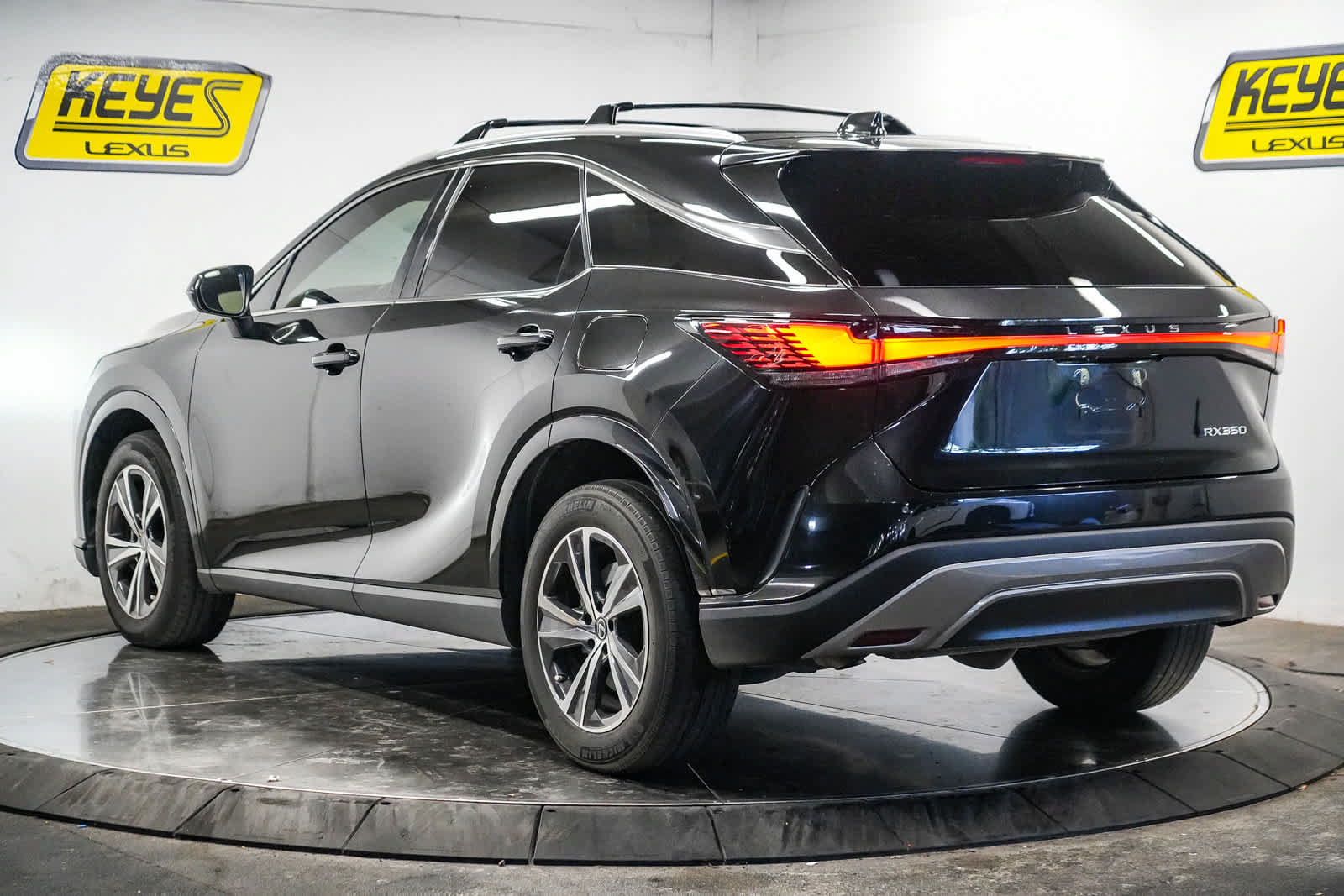 Used 2024 Lexus RX 350 Premium w/ Convenience Package FWD image 4
