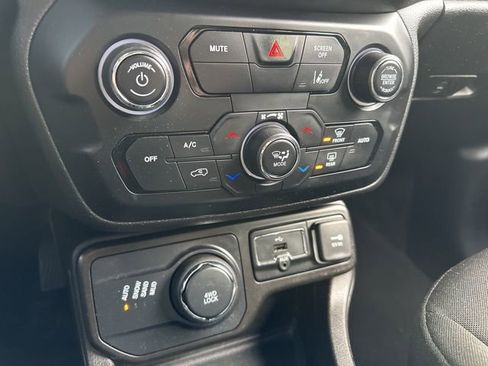 Used 2021 Jeep Renegade Sport image 43