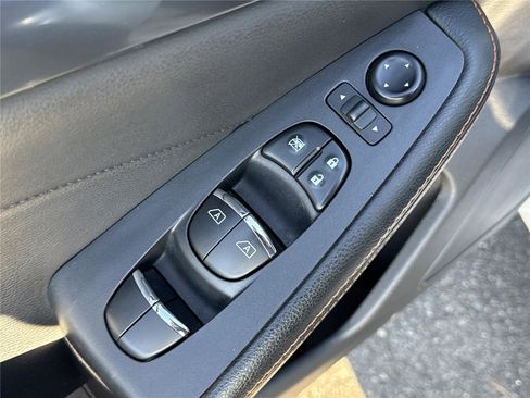 Used 2023 Nissan Maxima SR w/ Sport Mat Group FWD image 15