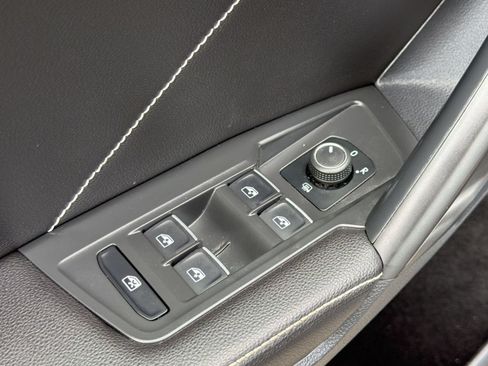 Used 2022 Volkswagen Tiguan SE FWD image 24