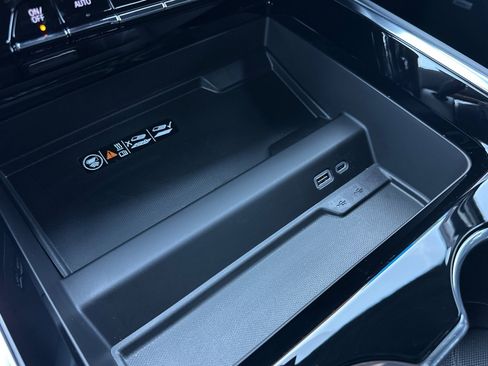 New 2026 Chevrolet Suburban Premier image 30