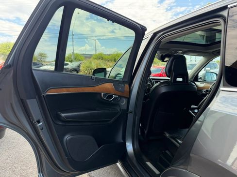 Used 2017 Volvo XC90 T8 Inscription w/ Luxury Package AWD/4WD image 38