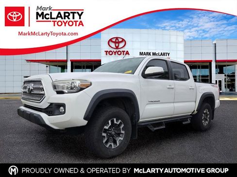 Used 2017 Toyota Tacoma TRD Off-Road w/ Premium & Technology Package AWD/4WD image 1