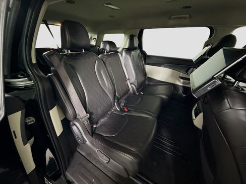 Used 2023 Kia Carnival LX FWD image 27
