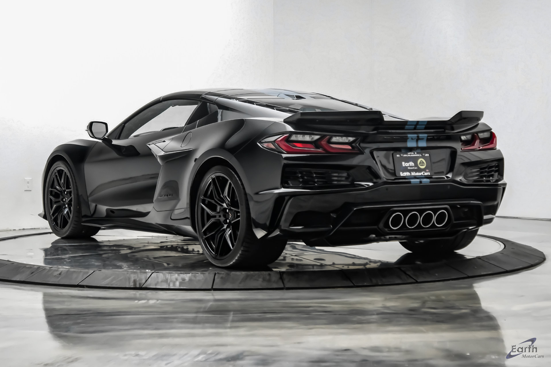 Used 2023 Chevrolet Corvette Z06 w/ Stealth Interior Trim Package RWD image 14