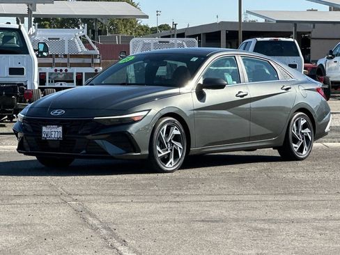 Used 2025 Hyundai Elantra Limited FWD image 7