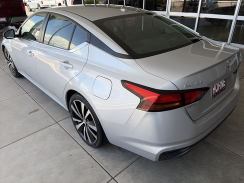 Used 2021 Nissan Altima 2.5 SR FWD image 6