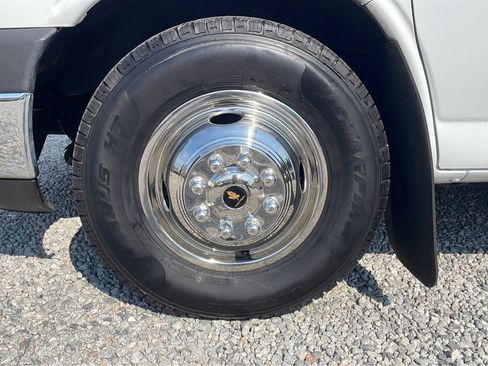 Used 2015 Chevrolet Express 3500 w/ Shuttle Bus Package image 53