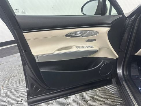 Used 2023 Genesis GV70 2.5T w/ Select Package image 11