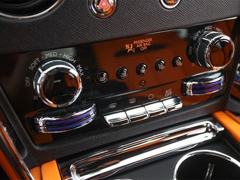 Used 2022 Rolls-Royce Cullinan w/ Dark Exterior Package image 33