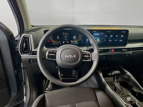 Used 2025 Kia Sorento LX image 13