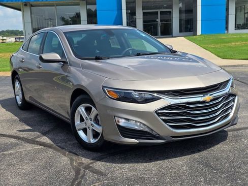 Used 2022 Chevrolet Malibu LT FWD image 2