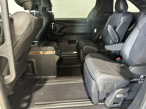 Certified 2025 Toyota Sienna Platinum AWD/4WD image 15