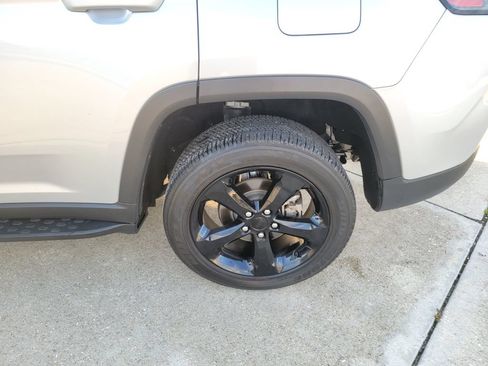 Used 2023 Jeep Grand Cherokee Altitude RWD image 23