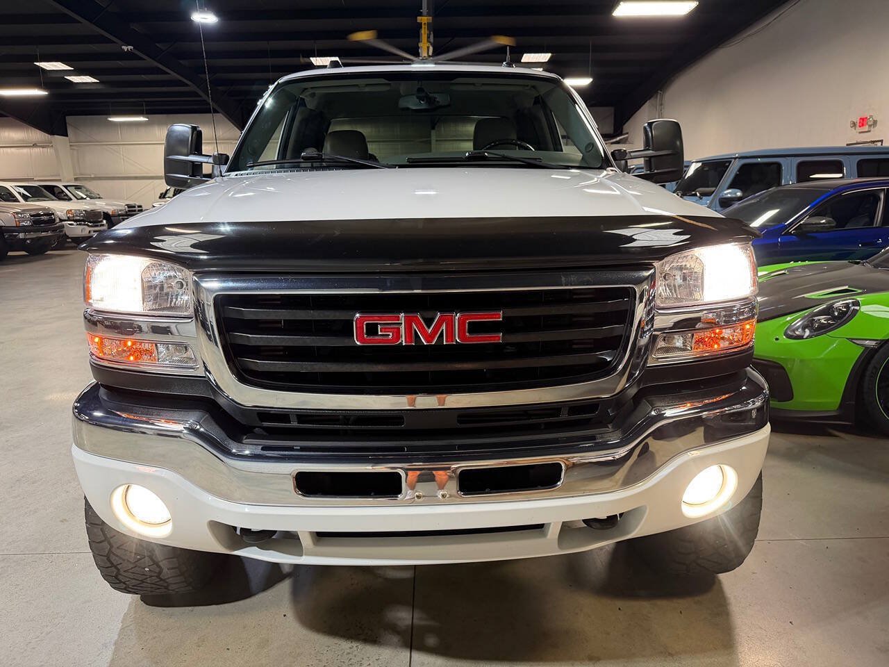 Used 2005 GMC Sierra 2500 SLT w/ Heavy-Duty Power Package AWD/4WD image 19
