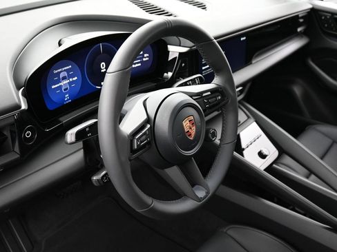 Certified 2025 Porsche Macan Electric RWD image 17