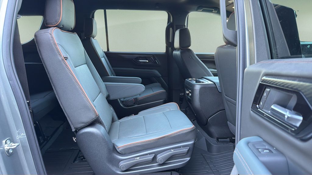 Used 2026 GMC Yukon XL AT4 w/ Premium Trailering Package AWD/4WD image 17