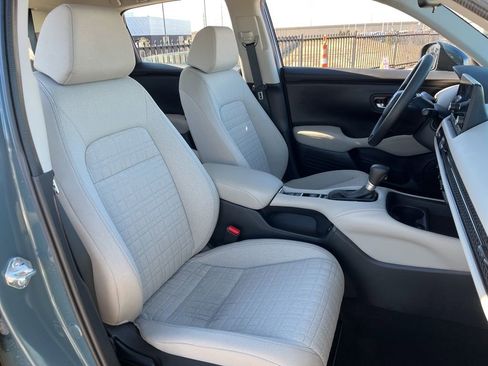 Certified 2025 Honda HR-V LX image 27