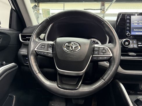 Used 2022 Toyota Highlander XLE image 14