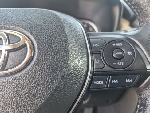 Used 2020 Toyota RAV4 XLE Premium image 21