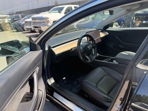 Used 2018 Tesla Model 3 Long Range AWD/4WD image 9