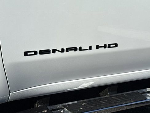 New 2026 GMC Sierra 2500 Denali w/ Denali Reserve Package image 13