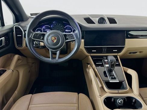 Used 2022 Porsche Cayenne image 24