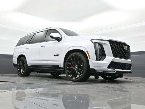 Used 2026 Cadillac Escalade V w/ LPO, ONYX Package AWD/4WD image 32