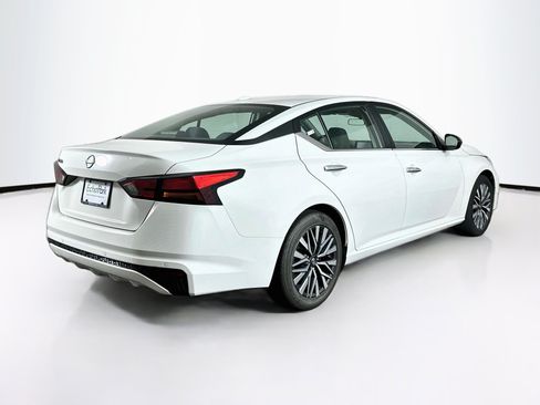 Used 2025 Nissan Altima 2.5 SV FWD image 9