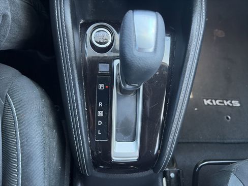 Used 2019 Nissan Kicks SV FWD image 16