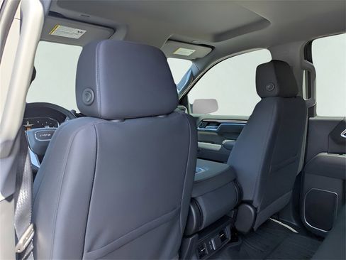 New 2025 GMC Sierra 1500 Elevation image 29