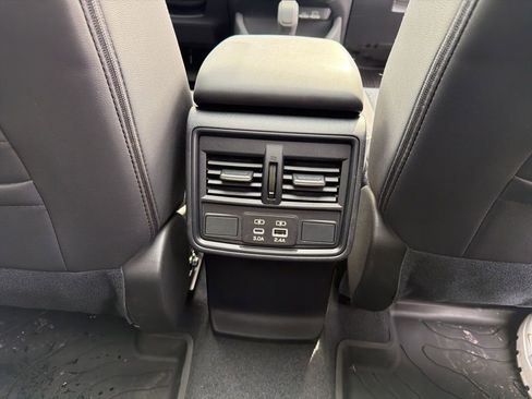 Used 2025 Subaru Forester Premium w/ Convenience Package #2 image 21