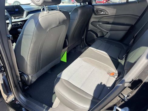 Used 2025 Chevrolet Trax LT FWD image 11